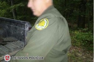 Pagėgių miškų urėdijos darbuotojas sučiuptas brakonieriaujantis darbo metu