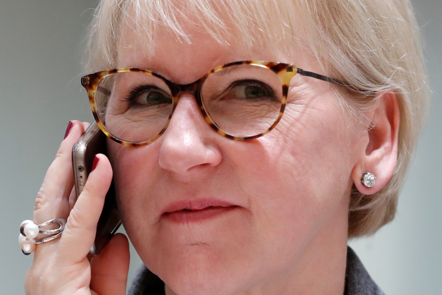  Švedijos užsienio reikalų ministrė Margot Wallstrom penktadienį paskelbė, jog traukiasi iš savo posto, kad daugiau laiko skirtų šeimai.<br> Reuters/Scanpix nuotr.
