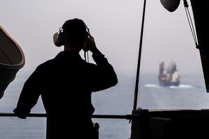 Iranas sulaikė užsienio vilkiką su 12 įgulos narių