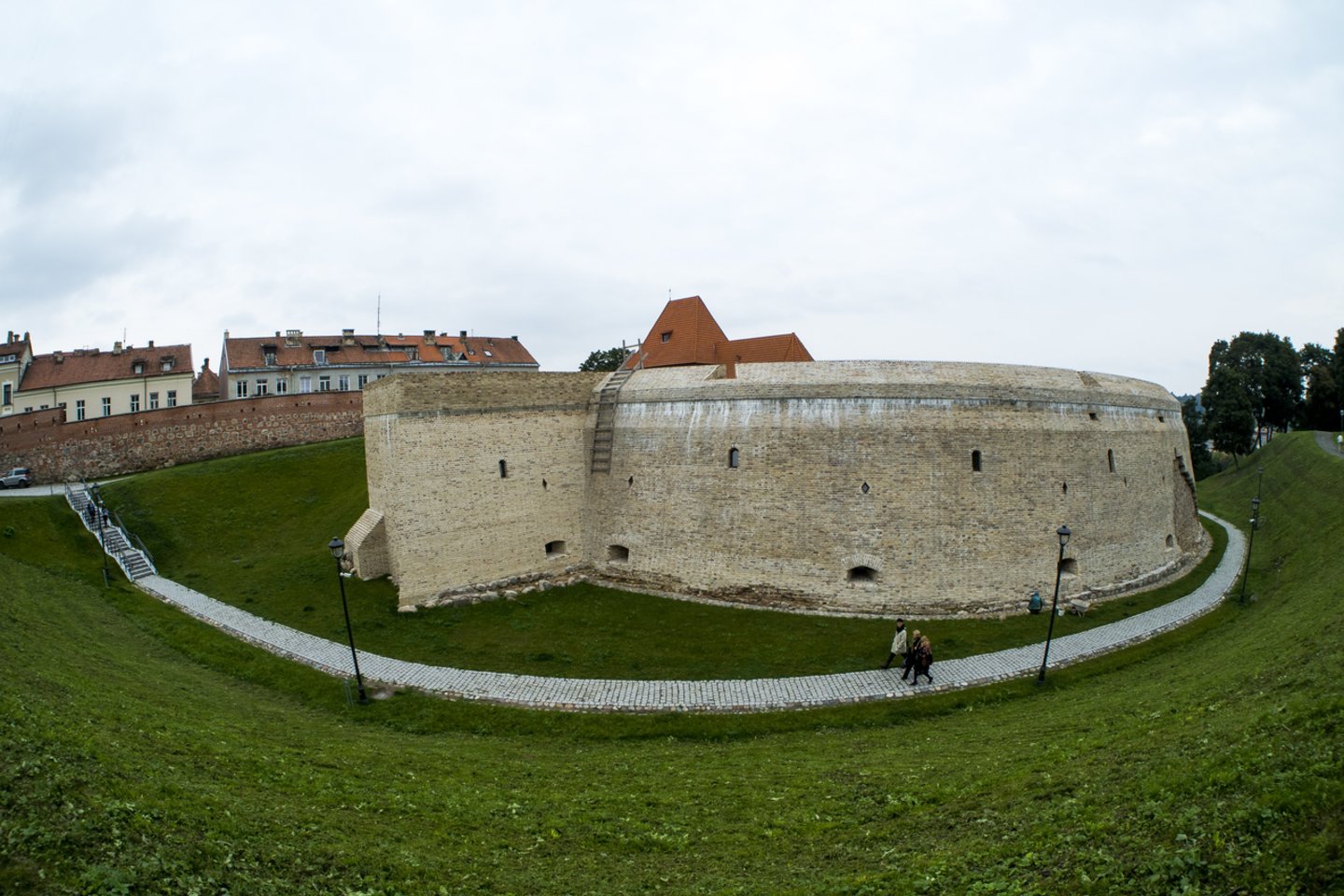 Sekmadienį ant Vilniaus gynybinės sienos bastėjos, vadinamos Barbakanu, kalno vilniečiai ir miesto svečiai kviečiami minėti Oršos mūšio pergalę.<br>V.Ščiavinsko nuotr.