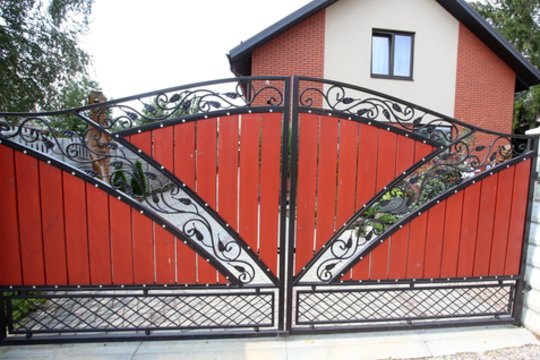 Kaunietės valdos – gražiausios rajone, nors  jomis rūpinasi viena