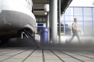 Didžiuosiuose miestuose matuos automobilių išmetamų teršalų kiekį