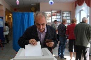 Po Kremliaus kandidato pergalės Sankt Peterburge opozicija skundžiasi dėl balsų klastojimo