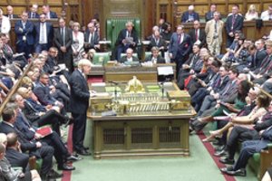 Jungtinės Karalystės karalienė patvirtino teisės aktą dėl „Brexit“ atidėjimo
