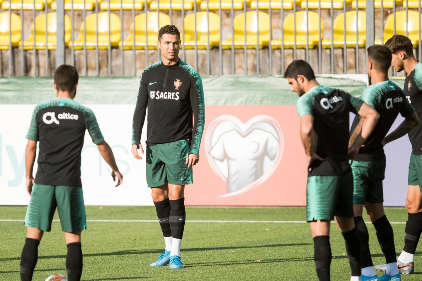  C.Ronaldo su komandos draugais pirmadienį surengė treniruotę Vilniuje.<br> D.Umbraso nuotr.