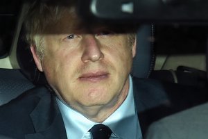 Po smūgio B. Johnsonui prasidėjo pykčio bangą sukėlęs parlamento darbo įšaldymas