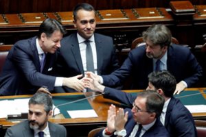 Italijos vyriausybė laimėjo balsavimą dėl pasitikėjimo