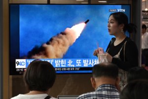 Pasiūliusi Vašingtonui derybas, Šiaurės Korėja paleido du „neidentifikuotus sviedinius“