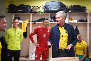 Fantastiniu Lietuvos kėliniu pasidžiaugęs G. Nausėda įgėlė Vilniaus valdžiai: „Nepakanka tik lenteles nuiminėti“