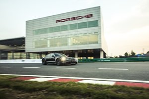 Dar vienas naujas skyrius „Porsche“ istorijoje – atidaryta ypatinga gamykla
