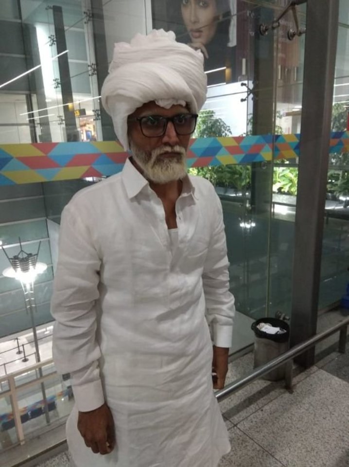  Apgauti oro uosto pareigūnų nepadėjo ir suklastotas pasas, išduotas 81 metų Amricko Singho vardu.<br> Indijos policijos nuotr.