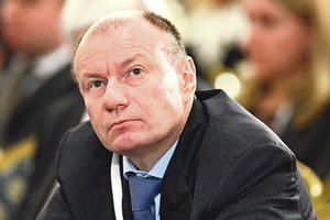 Rusijos milijardieriaus žiaurumas: žmoną po 30 metų bandė išmesti be skatiko