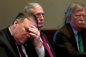 Baltieji rūmai svarsto galimybę nacionalinio saugumo patarėju paskirti M. Pompeo