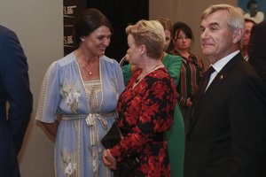 Rėžė prezidento žmonai Dianai: „Neateikite daugiau į teatrą vilkėdama naktinius“