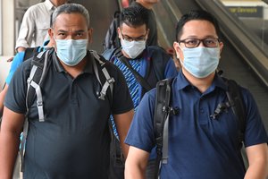 Miškų gaisrų dūmų dusinami indoneziečiai meldžia lietaus