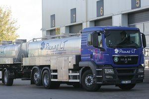 Lietuviško pieno užsienyje parduodama mažiau, o namų rinkoje – daugiau