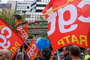 Paryžių paralyžiavo didelis viešojo transporto sektoriaus darbuotojų streikas 