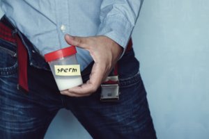 Lietuvoje plinta skelbimai apie parduodamą spermą: specialistai įspėjo apie galimas grėsmes