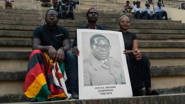 Zimbabvėje – kontroversiškai vertinamo Roberto Mugabe laidotuvės