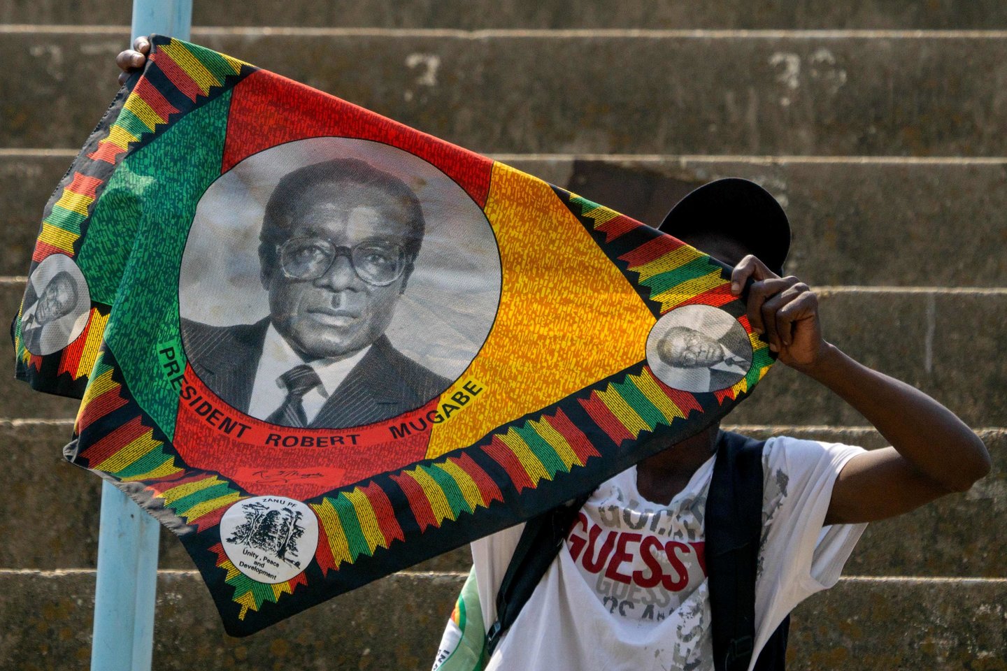  Zimbabvėje šeštadienį rengiamos buvusio prezidento Roberto Mugabe valstybinės laidotuvės.<br> AFP/Scanpix nuotr.