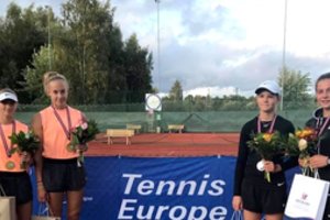 Teniso turnyro Latvijoje dvejetų finale įvyko Vilniaus tenisininkių tarpusavio akistata