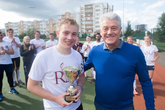 Tarptautinį žolės riedulio turnyrą Vilniuje laimėjo svečiai iš Lenkijos.<br> A.Pliadžio nuotr.
