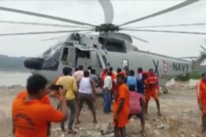 Indijoje ieškoma 39 žmonių, dingusių apvirtus pramoginiam laivui