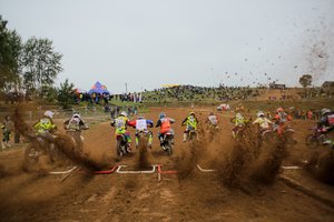 Atkakliose varžybose Utenoje paaiškėjo 2019 m. Lietuvos motociklų kroso čempionai