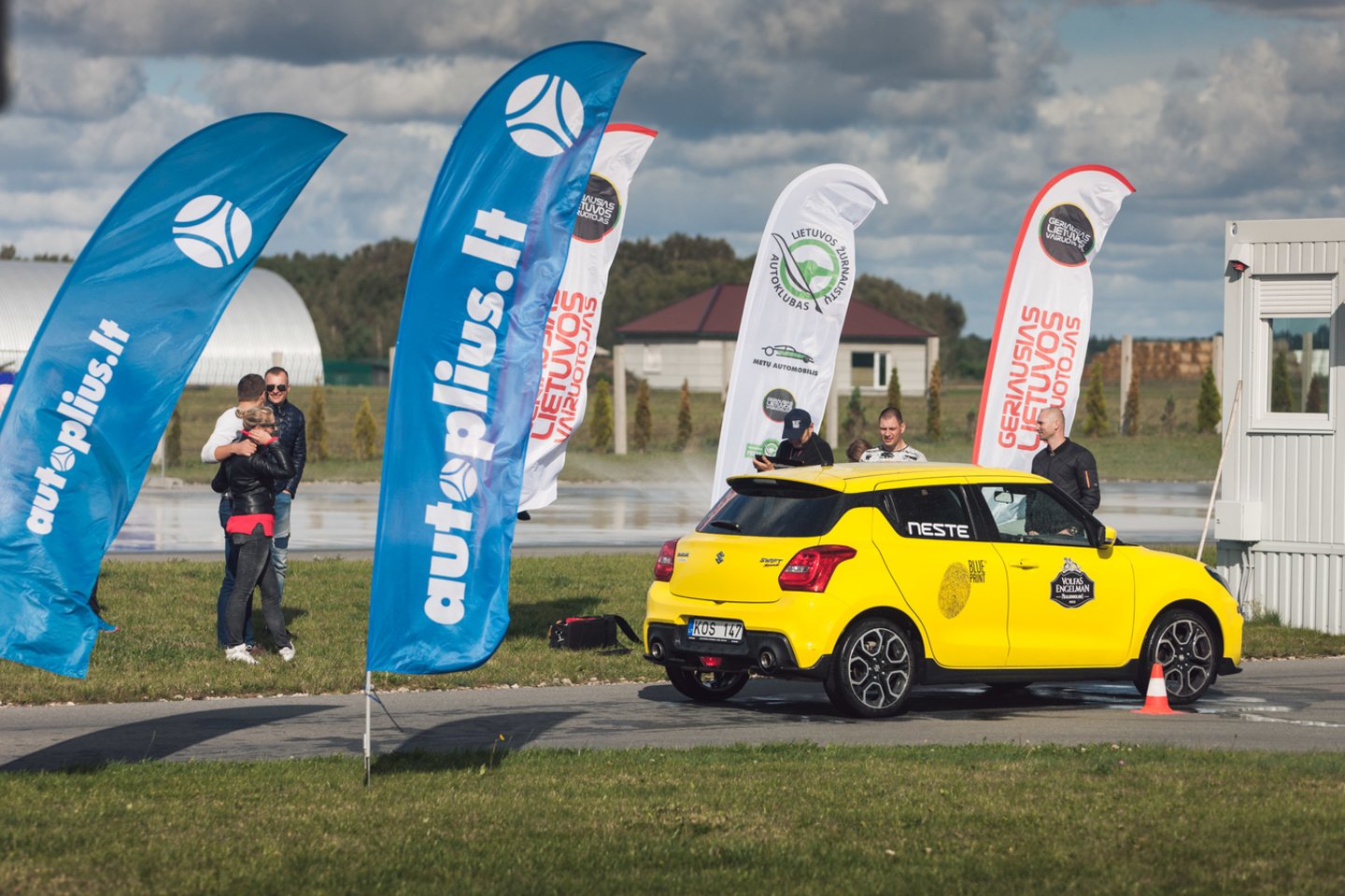 Konkurso dalyviai rinkosi į Klaipėdos autodrome surengtą atrankos etapą.<br>A.Venskaus nuotr.