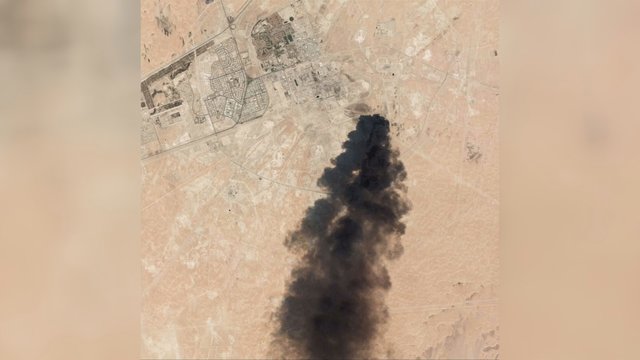 Saudo Arabijoje susprogdintas naftos gavybos kompleksas – JAV kaltina Iraną