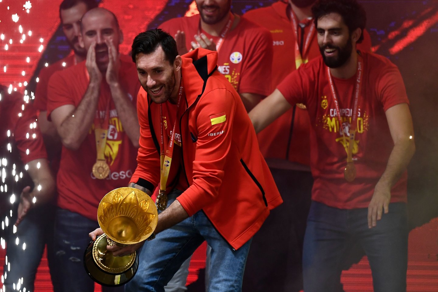  Ispanijoje griausmingai sutikti pasaulio krepšinio čempionai.<br> Scanpix nuotr.