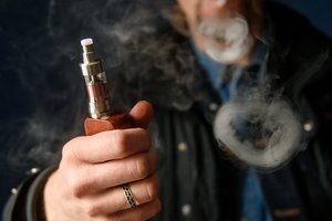 Siūlo uždrausti aromatizuotas elektronines cigaretes