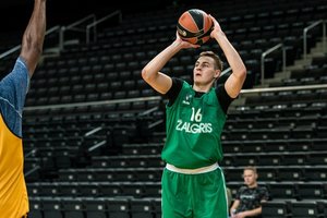„Žalgiris“ pasiliko taikliarankį K. Lukošiūną, bet du žaidėjus išsiuntė į Prienus