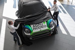 Vaidotas Žala su Sauliumi Jurgelėnu pristatė bolidą 2020-ųjų Dakarui: startuos su „Mini“