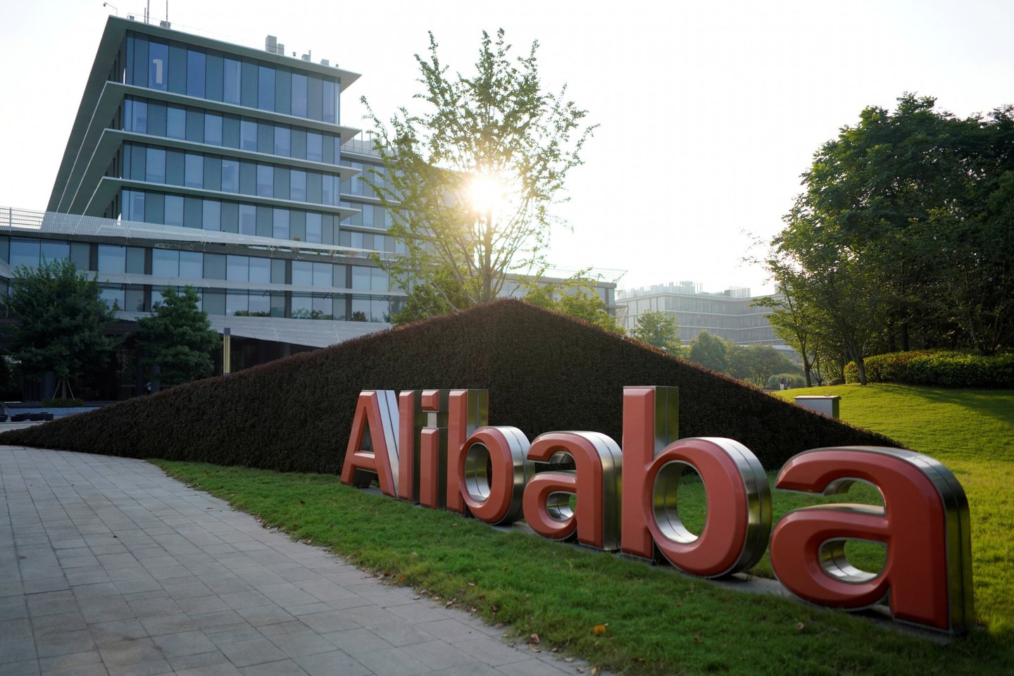  Milijardieriumi Jackas Ma tapo po to, kai 2014 metų rugsėjį jo įkurta kompanija „Alibaba“ rinkoje išplatino savo akcijas ir pritraukė 25 mlrd. JAV dolerių investicijų.<br>Reuters/Scanpix nuotr.