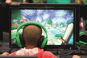 Pareigūnai tiria paauglės mirtį: pavojus tykojo žaidime?