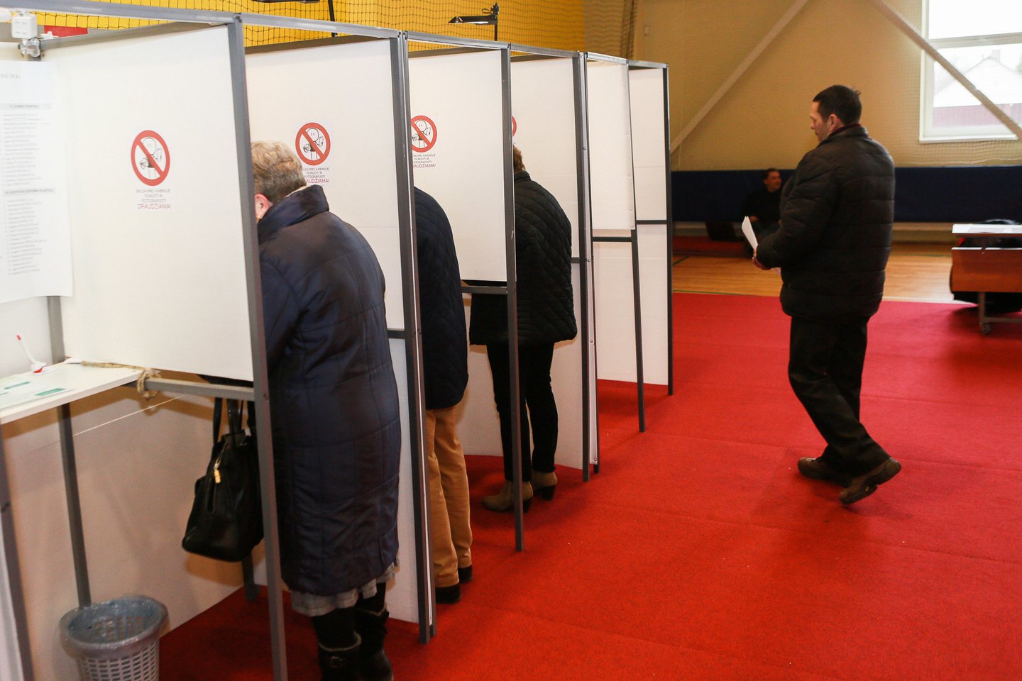 Penkiose savivaldybėse prasideda balsavimas iš anksto renkant tris Seimo narius.<br>G.Bitvinsko nuotr.