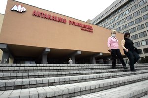 Procedūrų kaina Antakalnio poliklinikoje apstulbino, o mokėti dalimis neleido