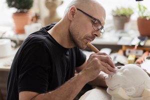 Pavojingą ligą simbolizuojančią lėlę sukūręs skulptorius prabilo apie savo kūrinį