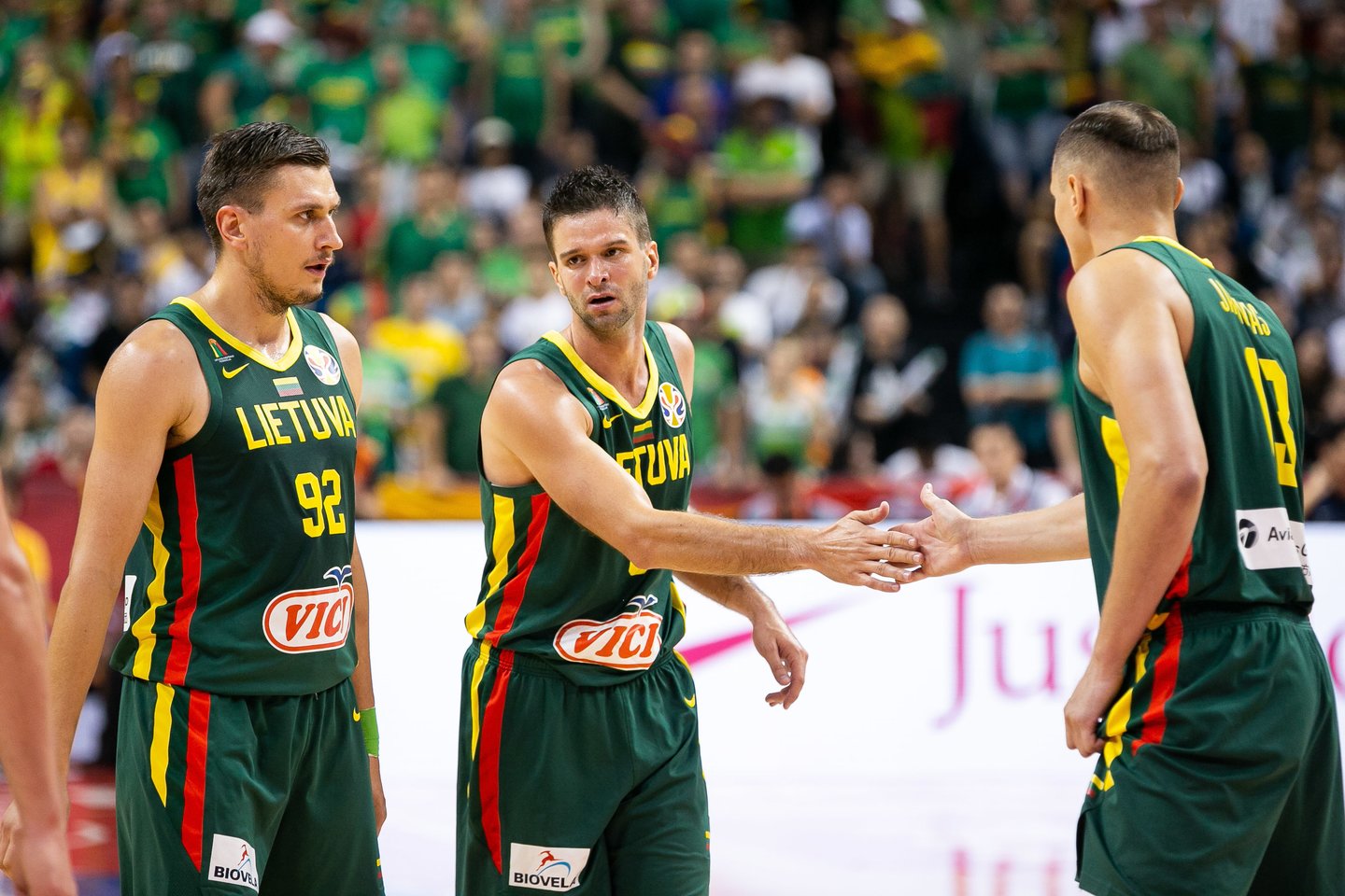 Dvejomis triuškinamomis pergalėmis pasaulio čempionatą pradėjusi Lietuvos rinktinė neįveikė antrojo etapo ir bendroje rikiuotėje liko devinta.<br>Ž.Gevilos/BNS nuotr.