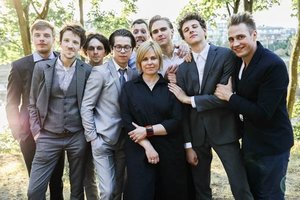  Aldona Vilutytė apie spektaklį „Bestuburiada“: „Norėdami įtikti mes neretai tampame tragikomiškais personažais“