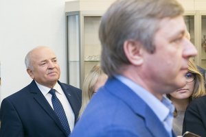 Sukirtus rankomis su atskilėliais – nemaloni R. Karbauskio žinia R. Žemaitaičiui