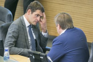 Paaiškino, kas slypi po valdančiųjų sutartimi: galioja sena, bet R. Žemaitaičiui vietos nebėra