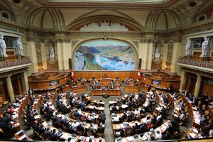 Klimato aktyvistai trumpam nutraukė Šveicarijos parlamento darbą