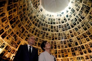 Austrija suteiks pilietybę nacių aukų palikuonims