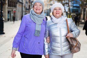 Seserys skirtingose šalyse mirė tą pačią dieną dėl tos pačios priežasties