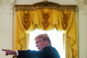 D. Trumpas paskelbė Iranui „griežčiausias visų laikų“ sankcijas