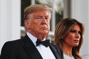 Mįslingas informatorius ir D. Trumpo skambutis: Vašingtone bręsta nauja politinė audra