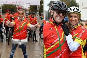 Viktorija Siegel nepabijojo lietaus – atėjo palaikyti bičiulės Modestos Vžesniauskaitės