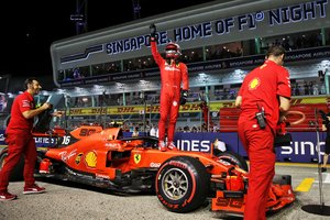 „Formulės-1“ kvalifikacijoje Singapūre greičiausias buvo „Ferrari“ pilotas Ch. Leclerc'as 